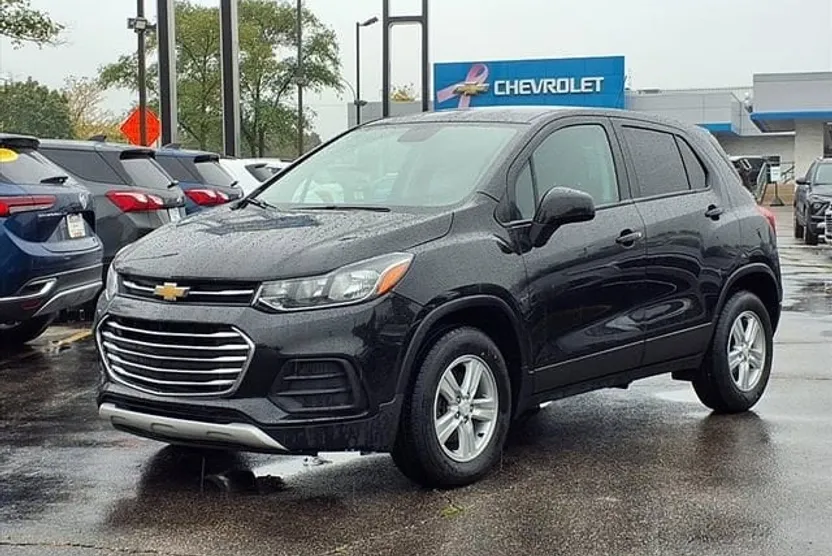 2022 Chevrolet Trax LS photo 1