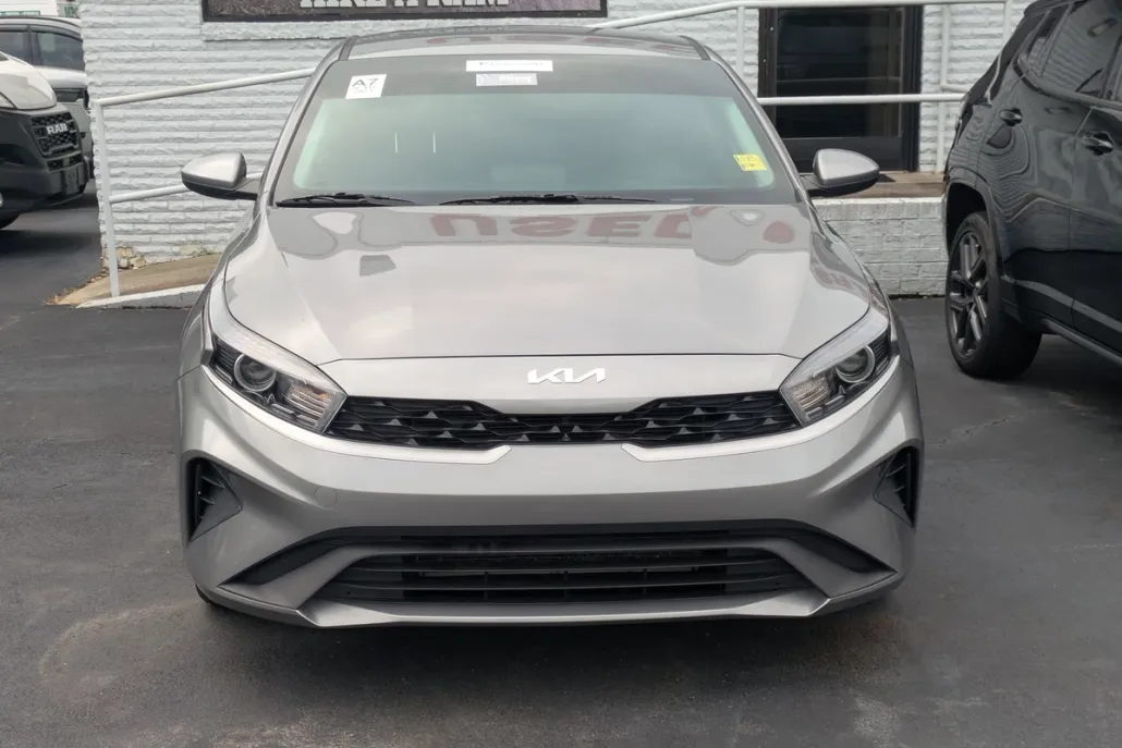 2023 Kia Forte LXS photo 1