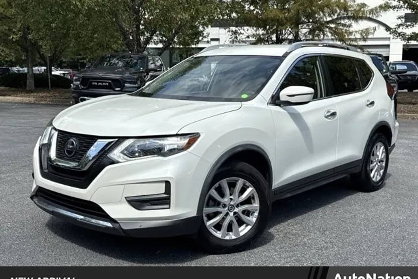 2018 Nissan Rogue SV photo 1