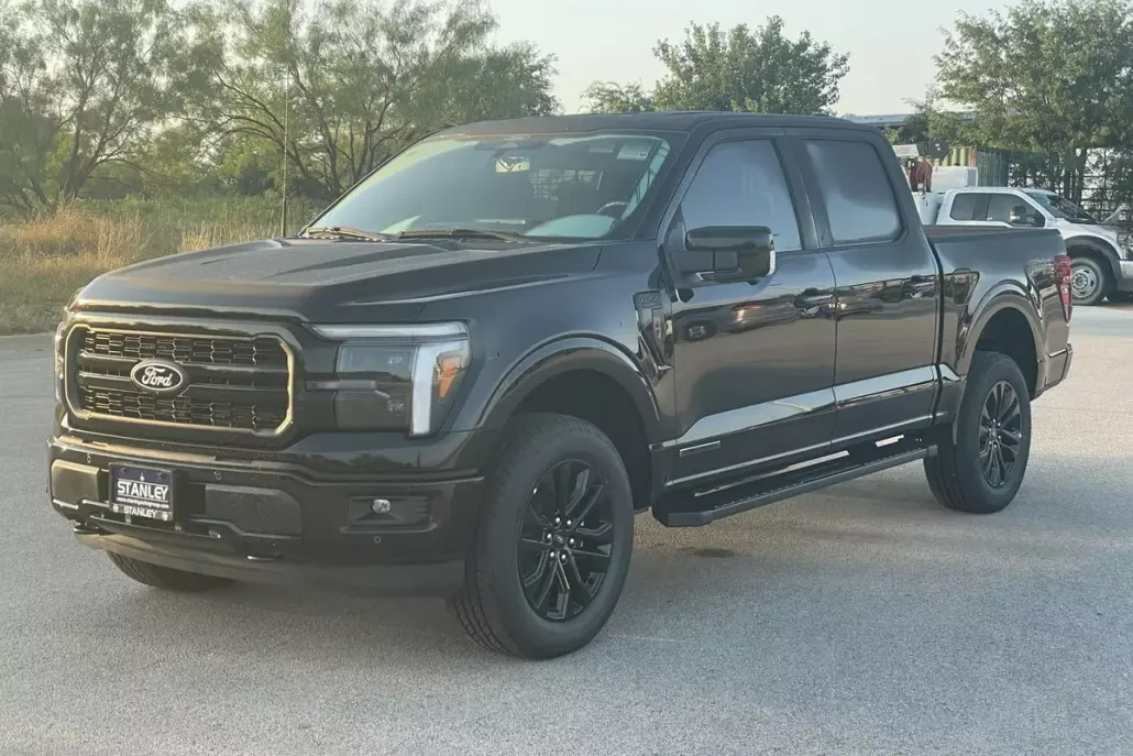 2025 Ford F-150 Lariat photo 1