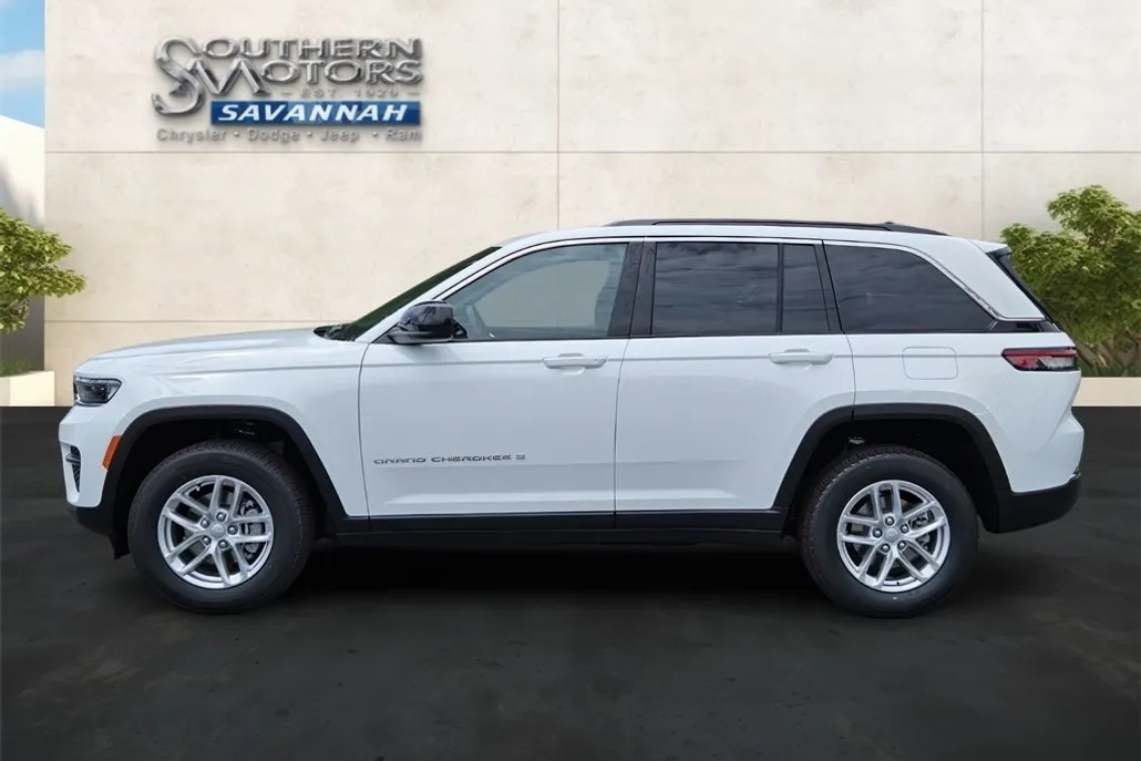 2025 Jeep Grand Cherokee Laredo photo 1