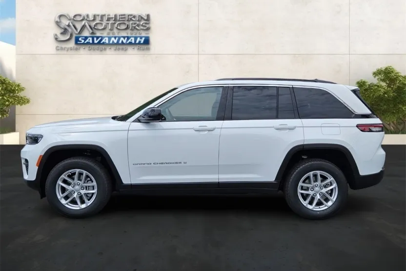 2025 Jeep Grand Cherokee Laredo photo 1