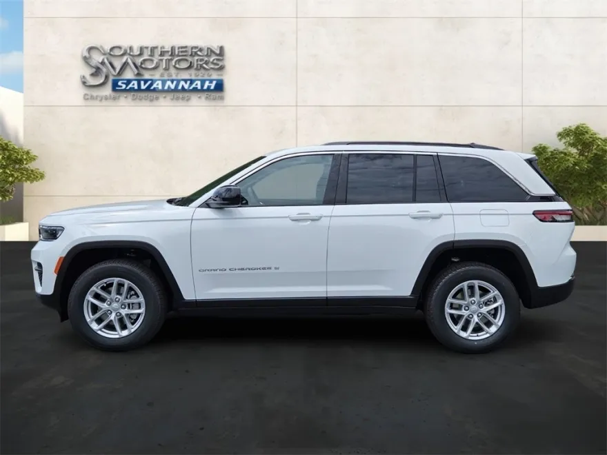 2025 Jeep Grand Cherokee Laredo photo 1