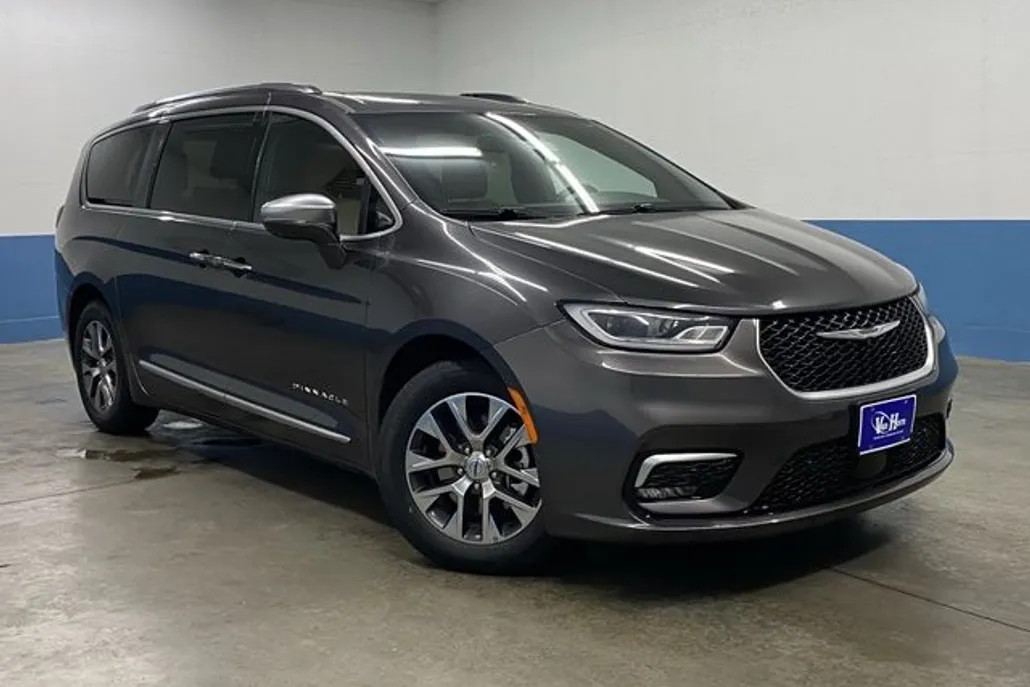 2022 Chrysler Pacifica Pinnacle photo 1