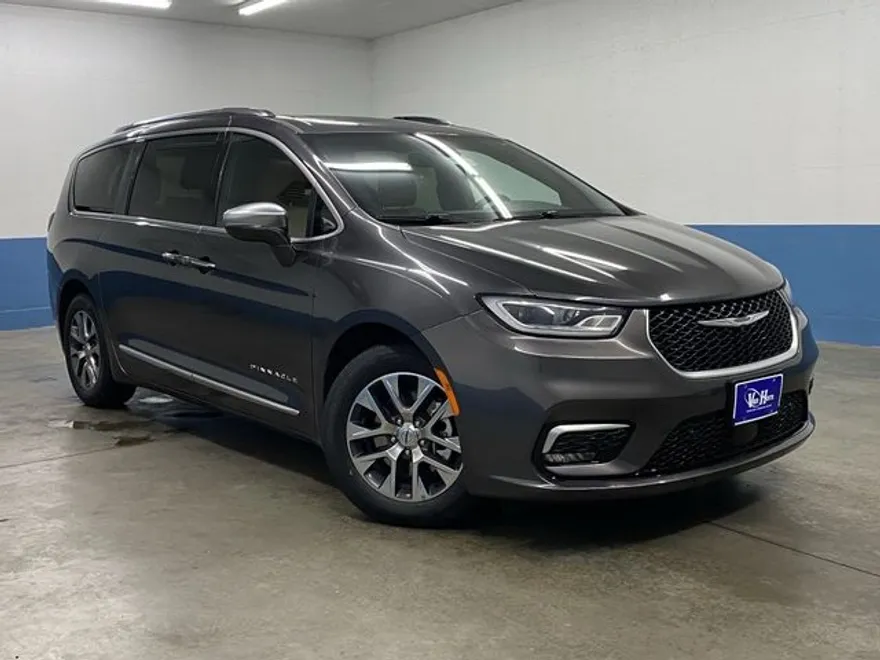 2022 Chrysler Pacifica Pinnacle photo 1