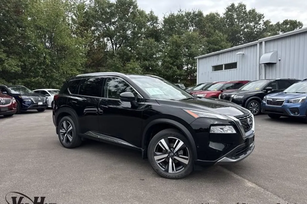 2023 Nissan Rogue SL photo 1