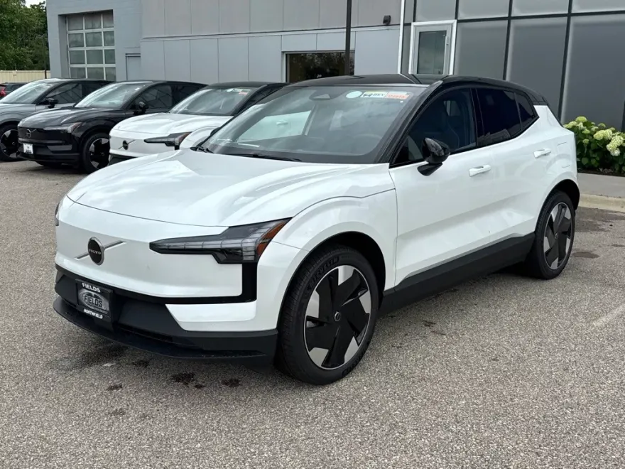 2025 Volvo EX30 Plus photo 1