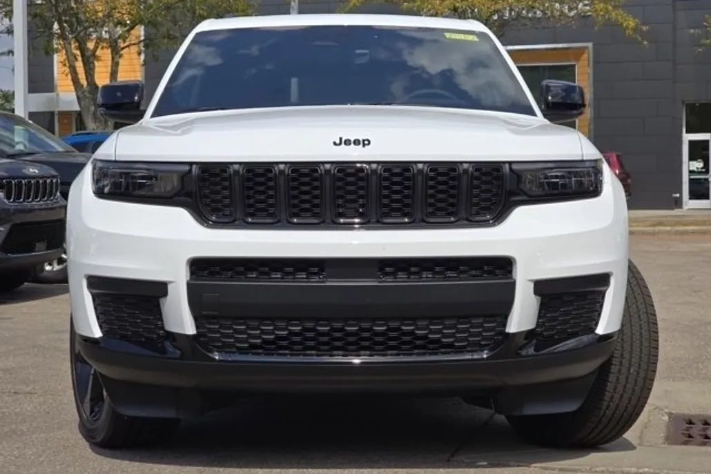 2025 Jeep Grand Cherokee Altitude X photo 1