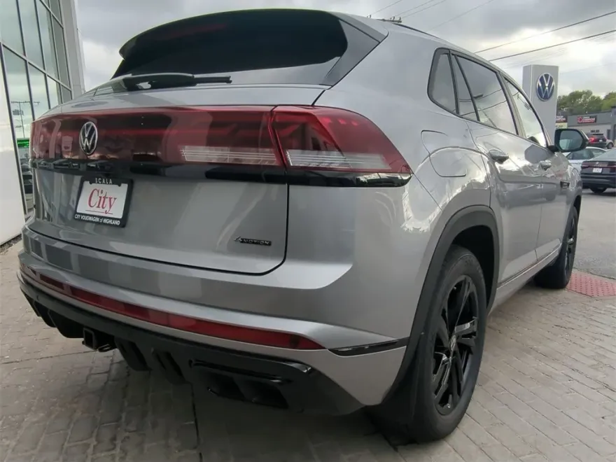 2026 Volkswagen Atlas Cross Sport SEL R-Line photo 1