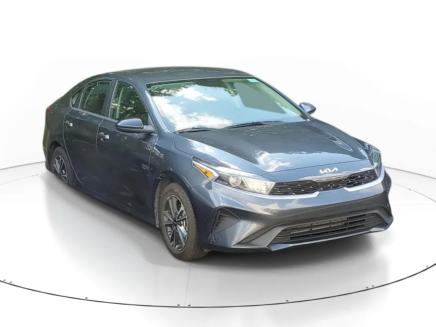 2024 Kia Forte LXS photo 1