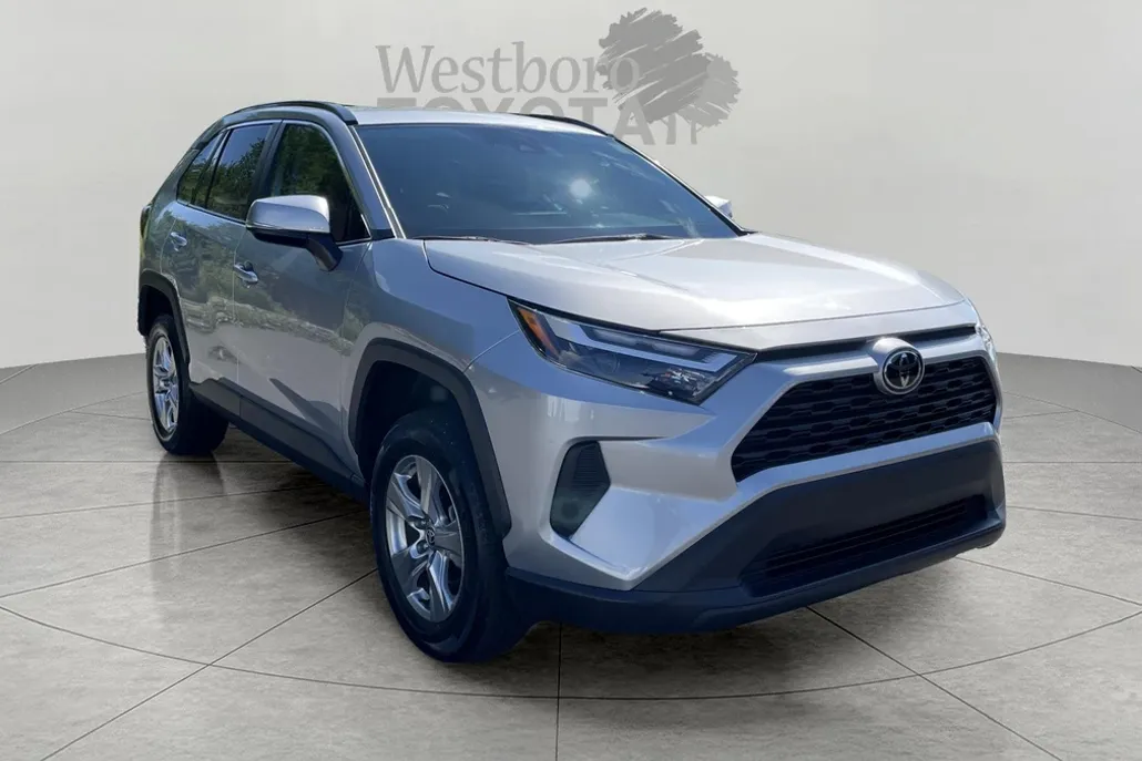 2024 Toyota RAV4 XLE photo 1