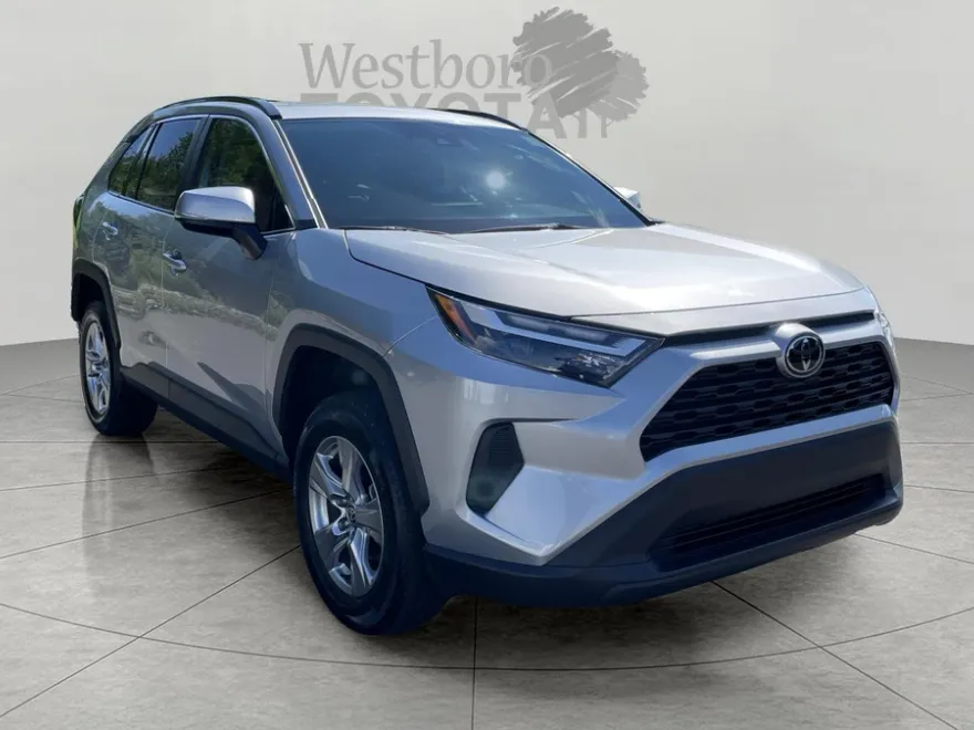 2024 Toyota RAV4 XLE photo 1