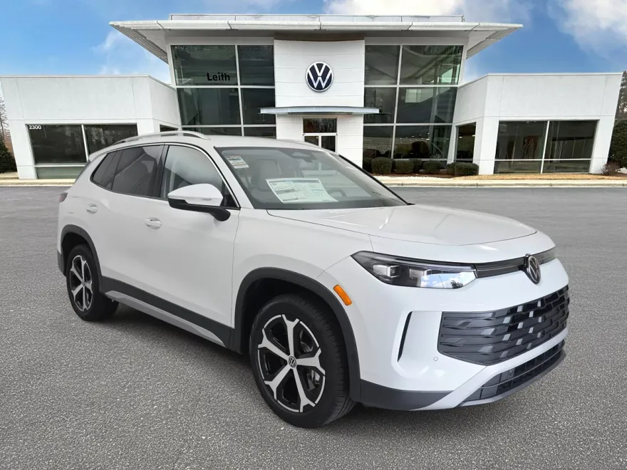 2025 Volkswagen Tiguan SE photo 1