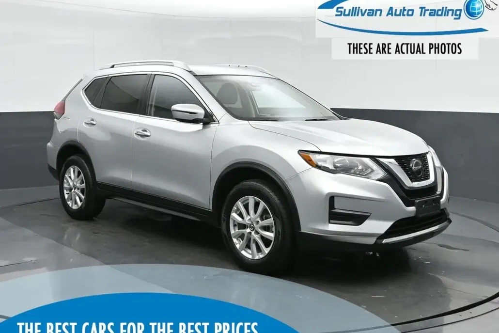 2020 Nissan Rogue SV photo 1