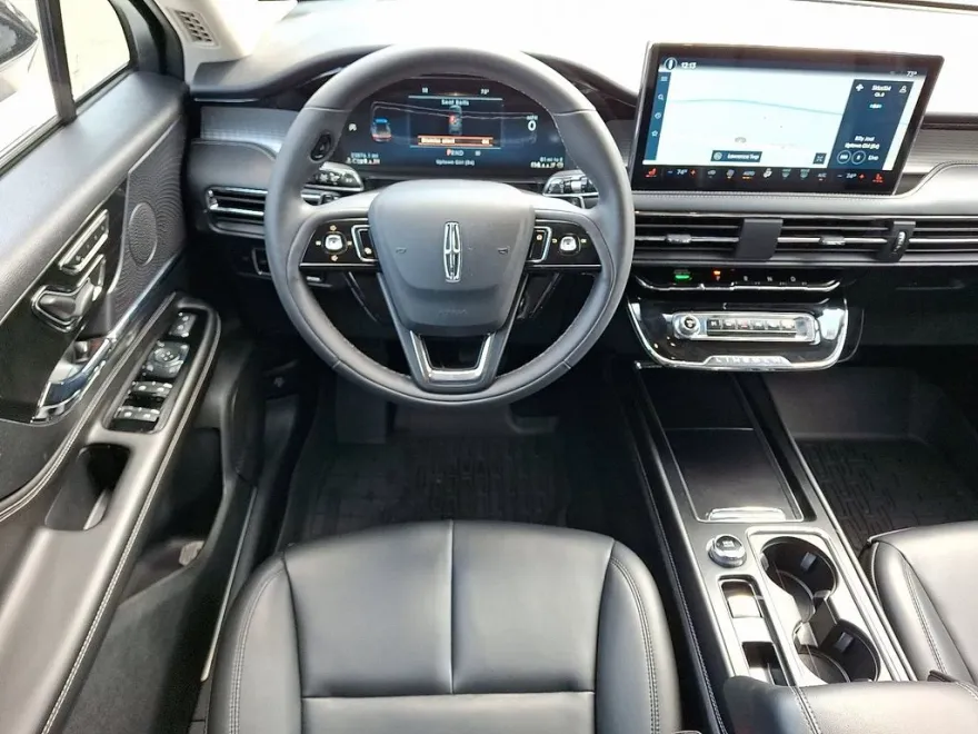 2023 Lincoln Corsair Standard photo 1