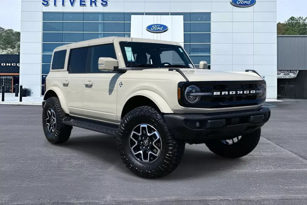 2025 Ford Bronco Outer Banks photo 1