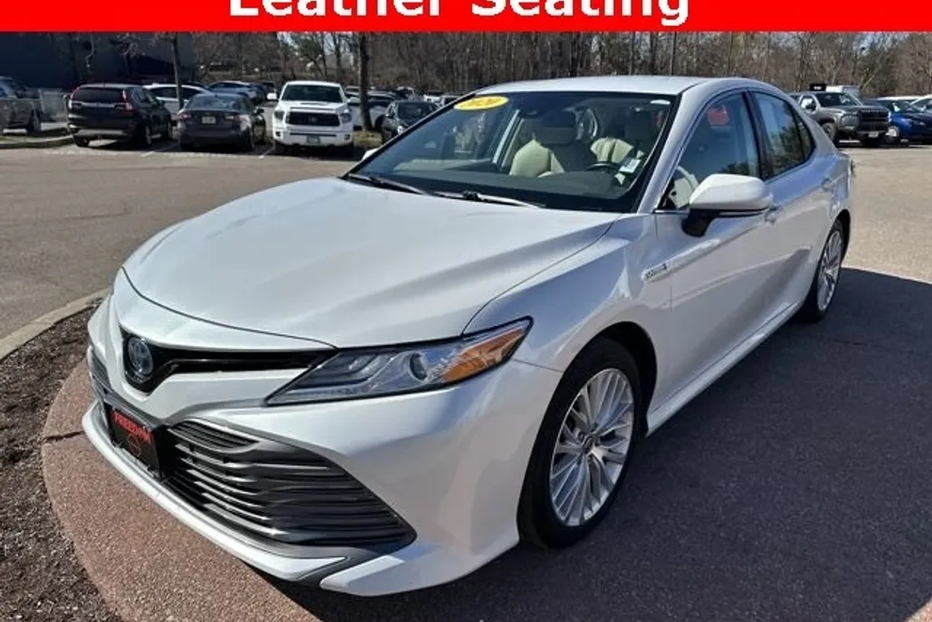 2020 Toyota Camry Hybrid XLE photo 1