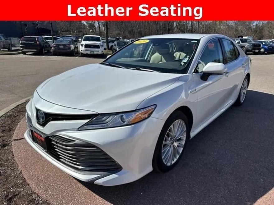 2020 Toyota Camry Hybrid XLE photo 1