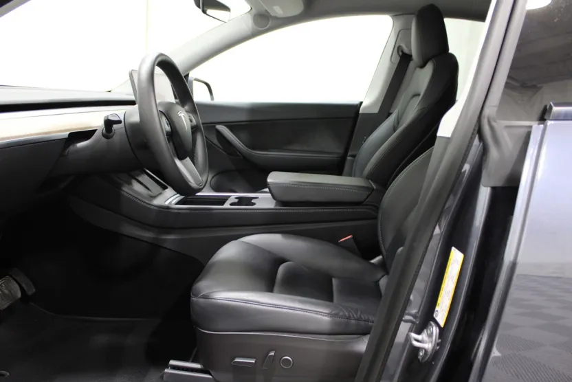2022 Tesla Model Y Long Range photo 1