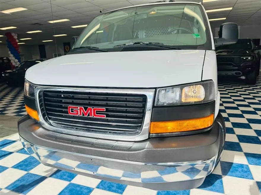 2024 Gmc Savana 2500 Cargo photo 1