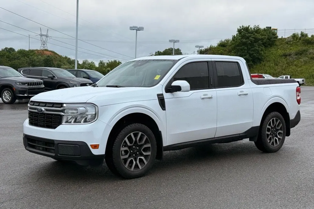 2023 Ford Maverick Lariat photo 1