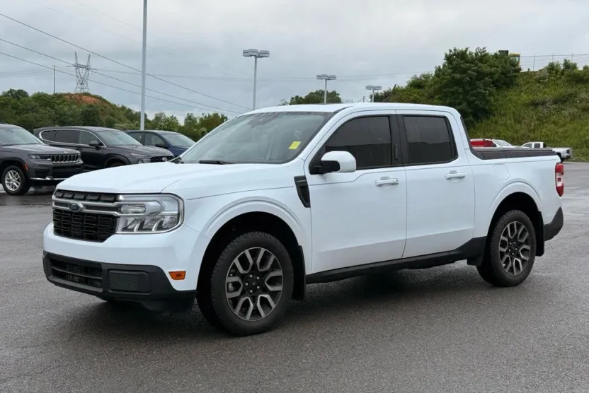 2023 Ford Maverick Lariat photo 1