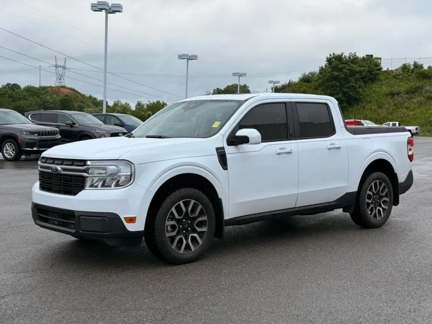 2023 Ford Maverick Lariat photo 1