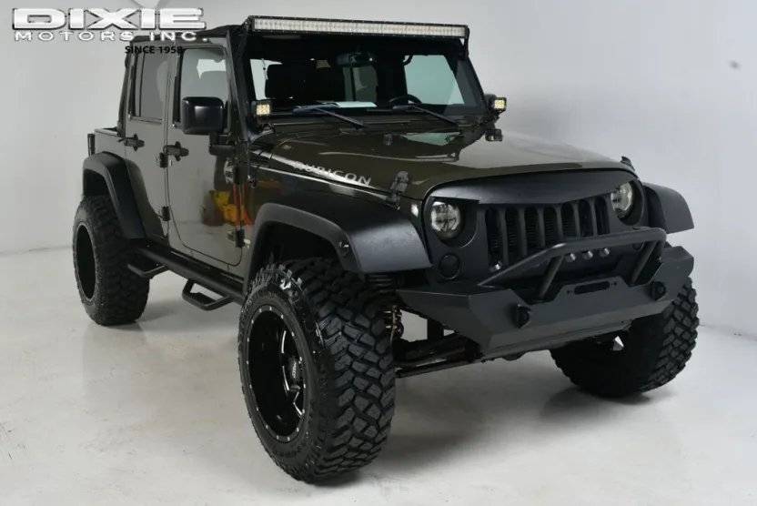 2015 Jeep Wrangler Unlimited Rubicon photo 1