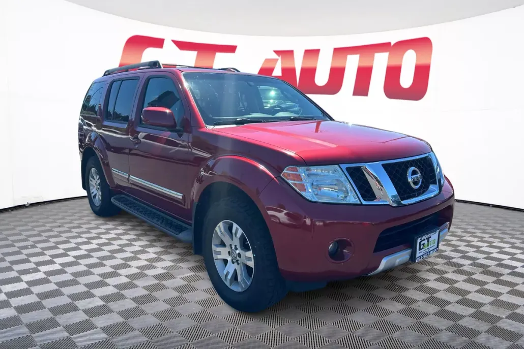 2008 Nissan Pathfinder LE photo 1