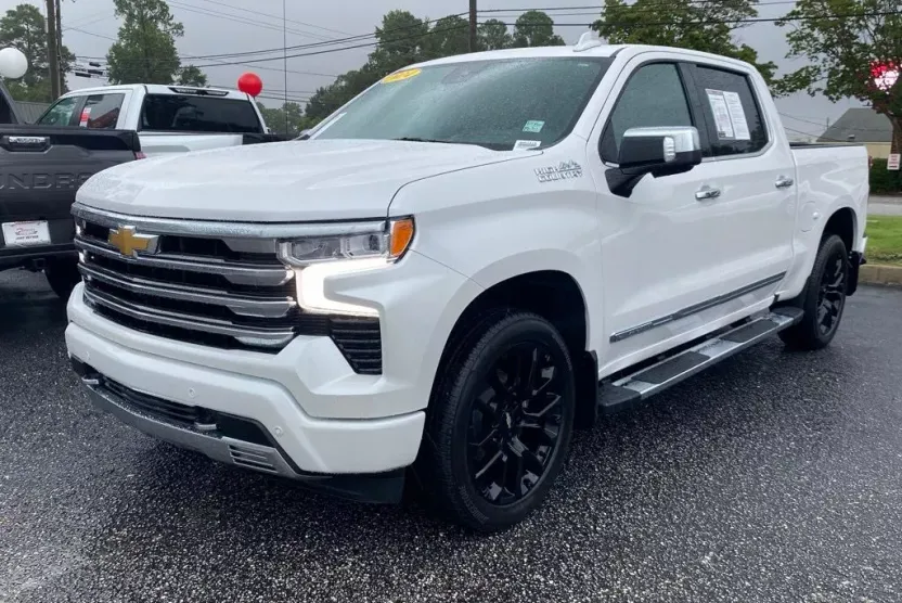 2024 Chevrolet Silverado 1500 High Country photo 1