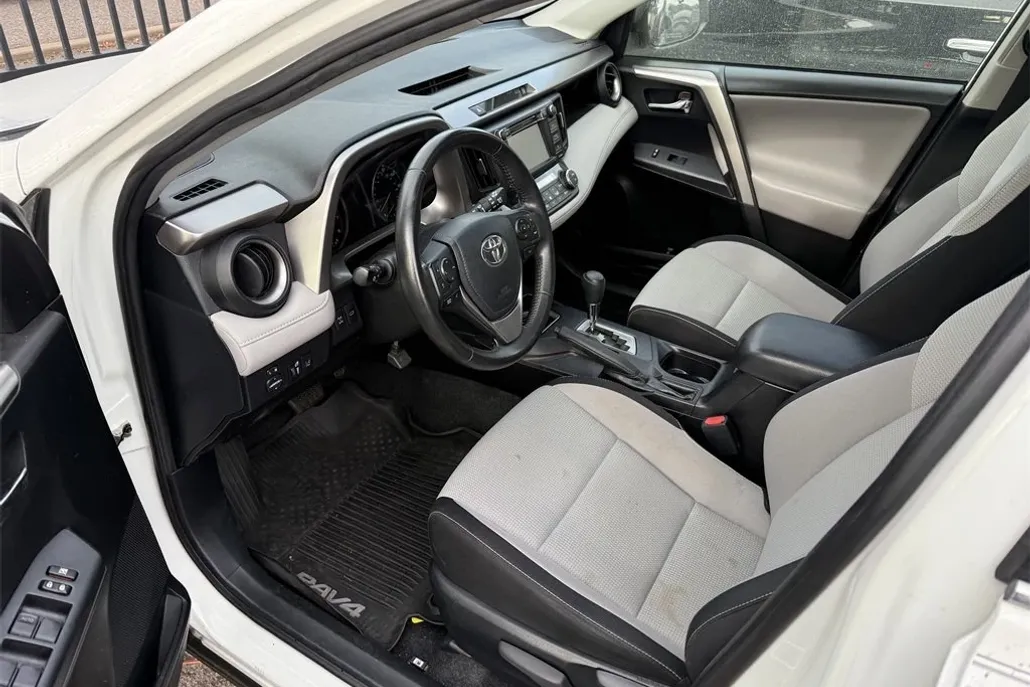2018 Toyota RAV4 Adventure XLE photo 1