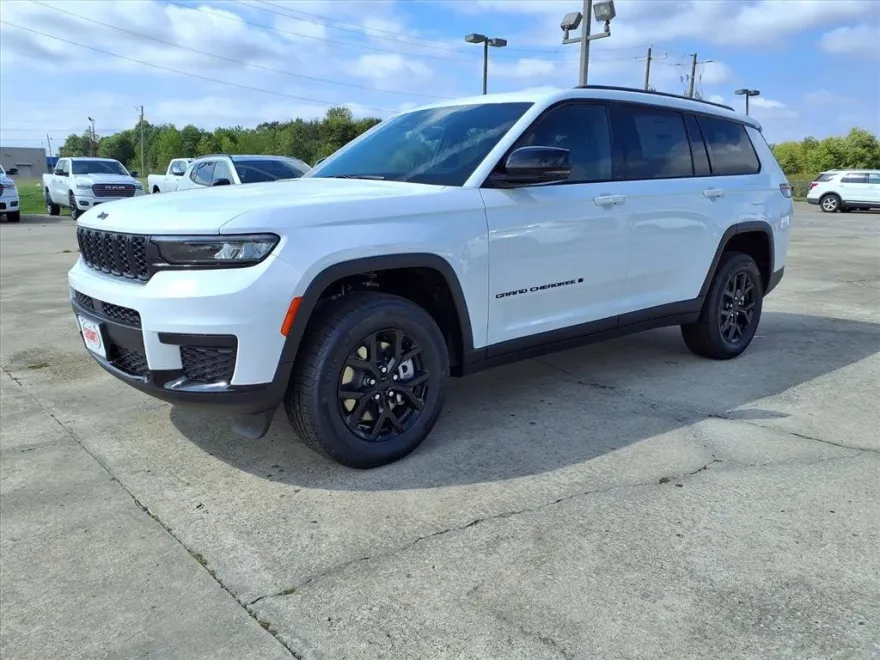 2025 Jeep Grand Cherokee Laredo photo 1