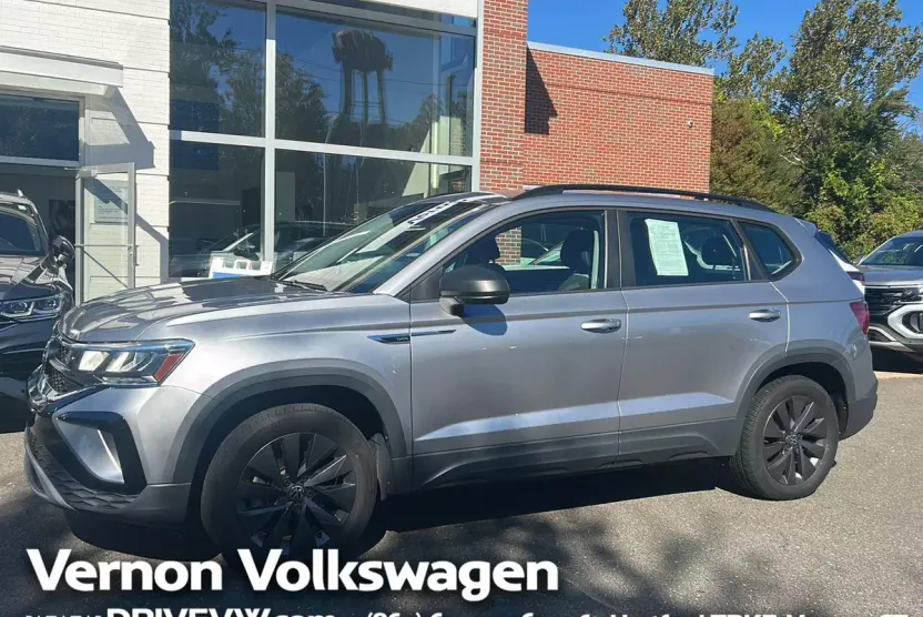 2022 Volkswagen Taos S photo 1