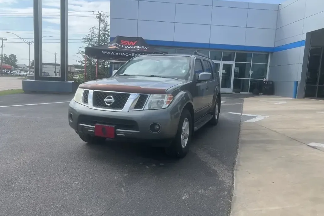 2008 Nissan Pathfinder SE photo 1