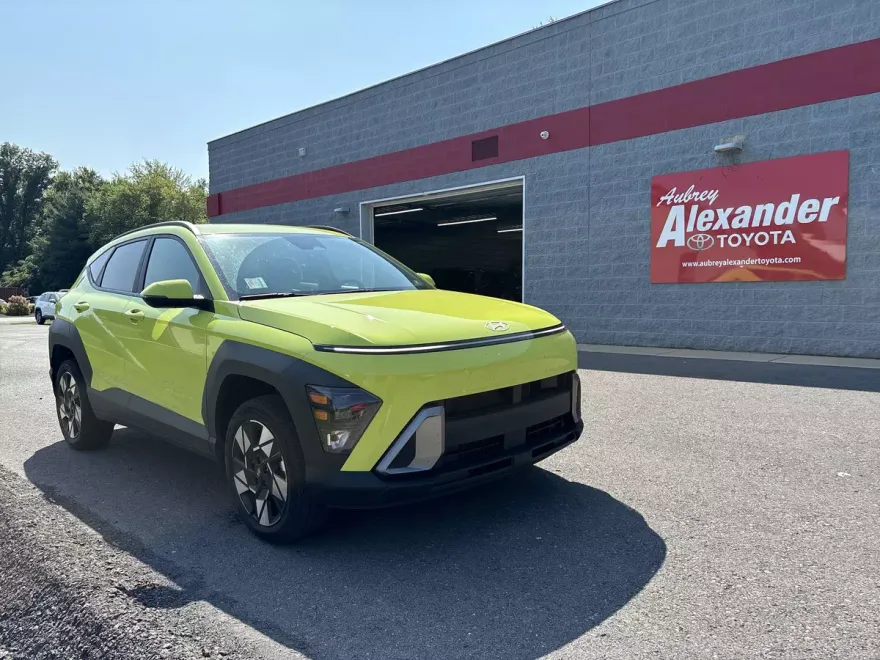 2025 Hyundai Kona SEL photo 1