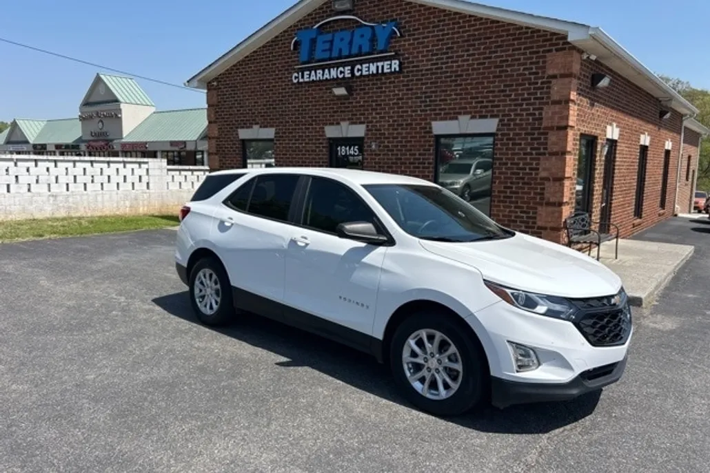 2021 Chevrolet Equinox LS photo 1
