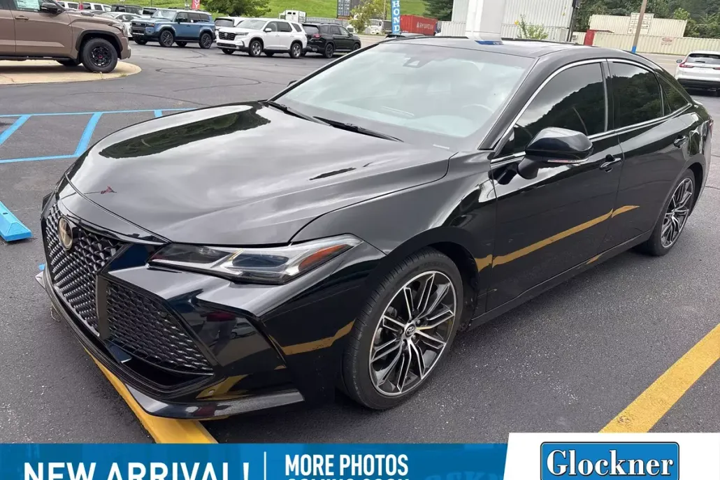 2019 Toyota Avalon Touring photo 1