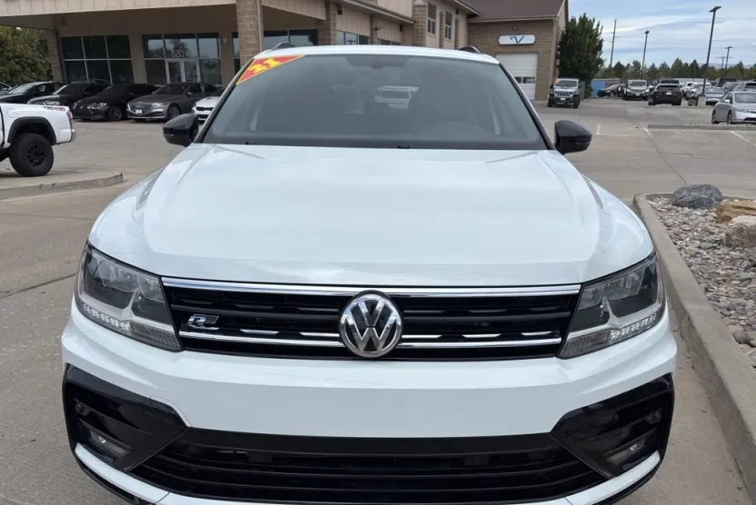 2021 Volkswagen Tiguan SE R-Line Black photo 1