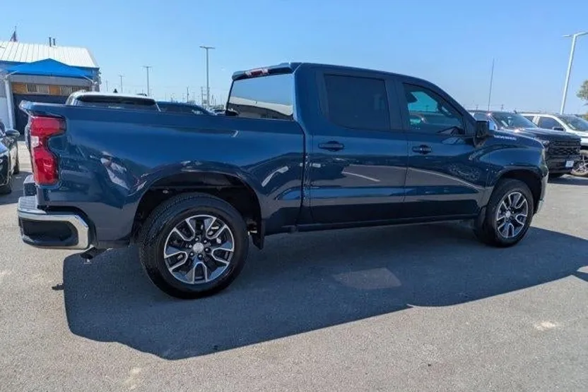 2022 Chevrolet Silverado 1500 LT photo 1