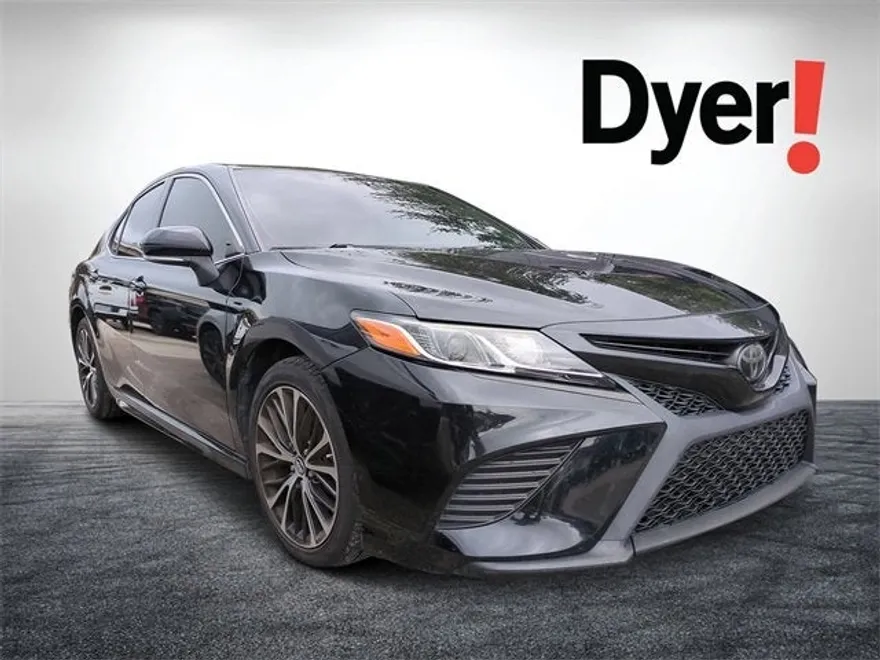 2019 Toyota Camry SE photo 1