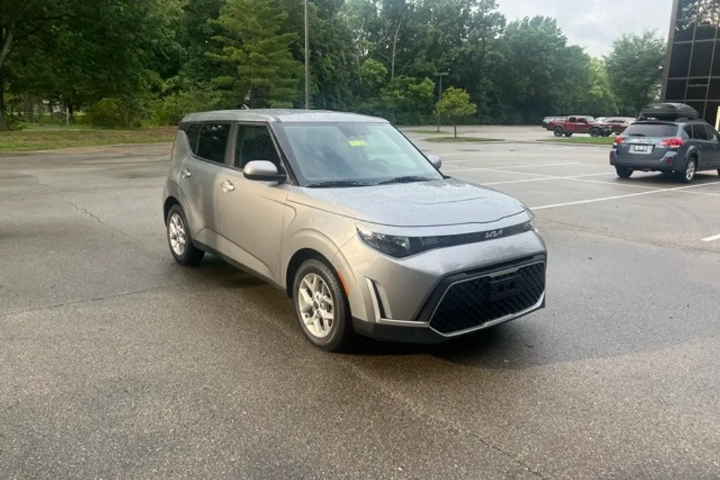 2023 Kia Soul LX photo 1