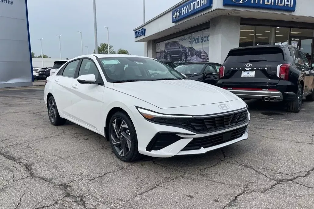 2025 Hyundai Elantra Hybrid Limited photo 1