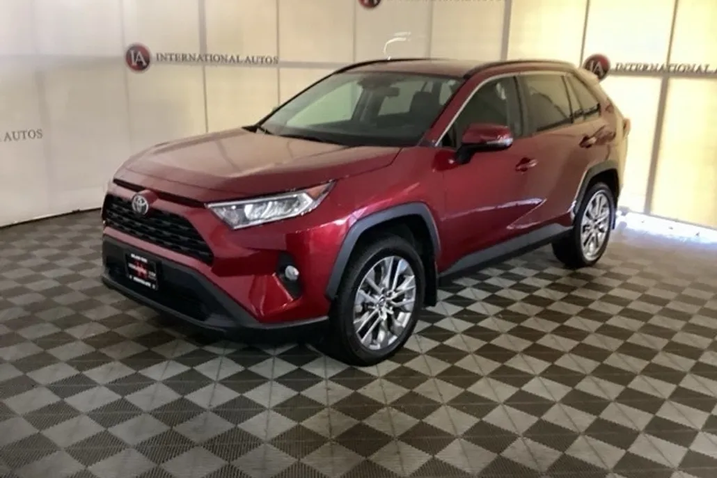 2020 Toyota RAV4 XLE Premium photo 1