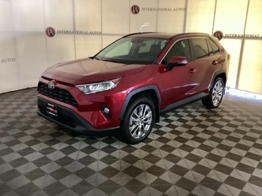 2020 Toyota RAV4 XLE Premium photo 1
