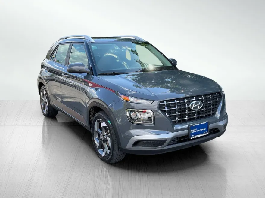 2024 Hyundai Venue SEL photo 1