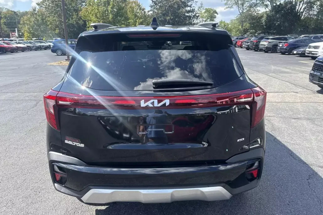 2025 Kia Seltos EX photo 1