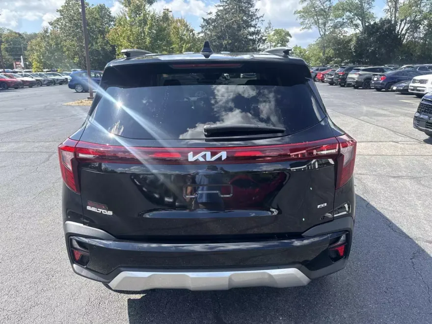 2025 Kia Seltos EX photo 1