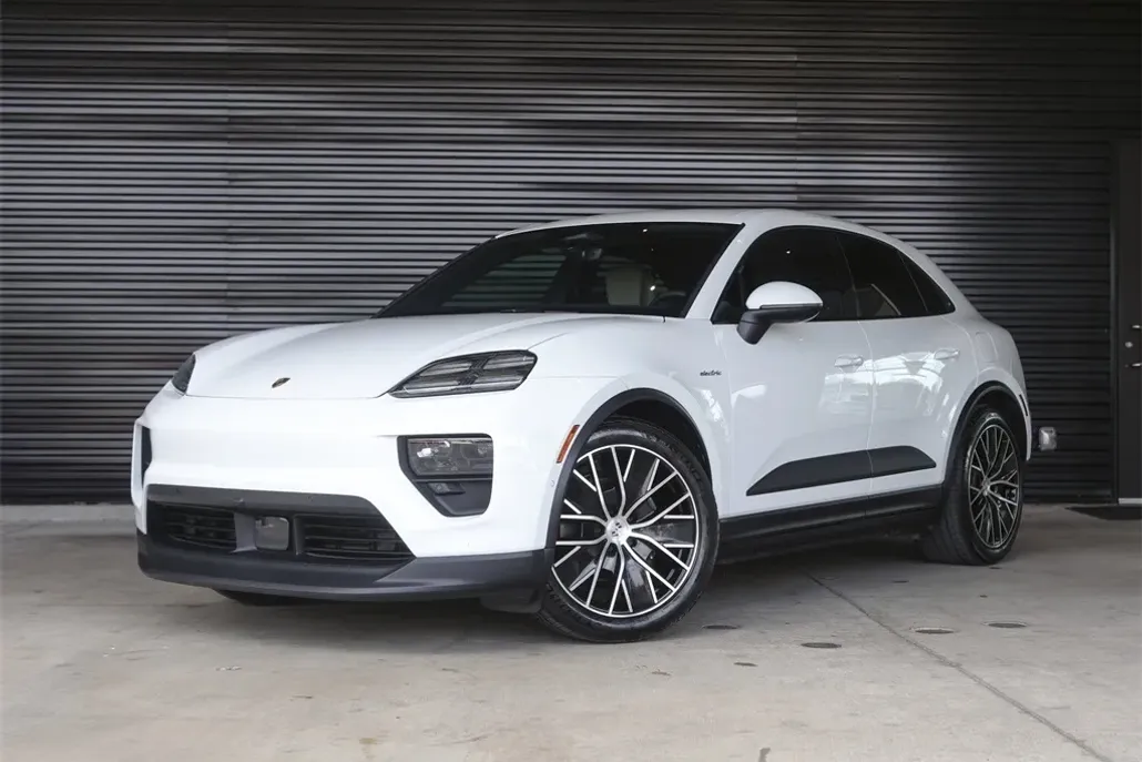 2025 Porsche Macan Electric photo 1