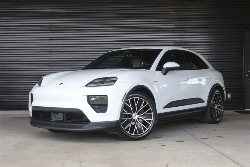 2025 Porsche Macan Electric photo 1