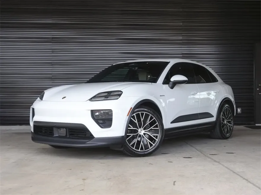 2025 Porsche Macan Electric photo 1